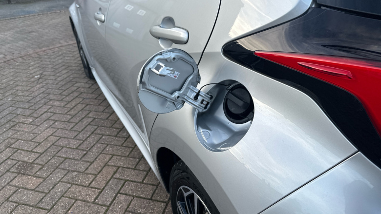 Toyota Yaris 1.5 Hybrid Design 5dr CVT Hybrid Hatchback